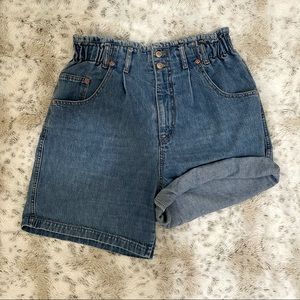 Gloria Vanderbilt • Vintage High Waisted Shorts